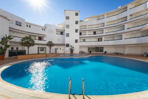 Apartamento Duplex com Terraço Panorâmico e Acesso Privado à Praia- Porches
