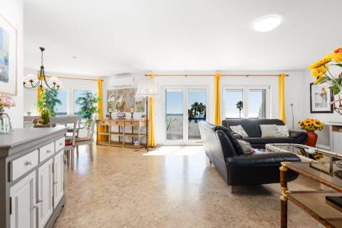 Apartamento Duplex com Terraço Panorâmico e Acesso Privado à Praia- Porches
