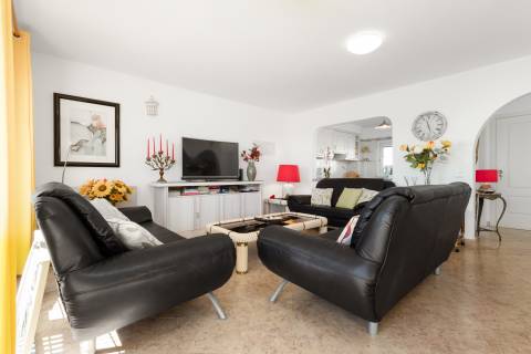 Apartamento Duplex com Terraço Panorâmico e Acesso Privado à Praia- Porches