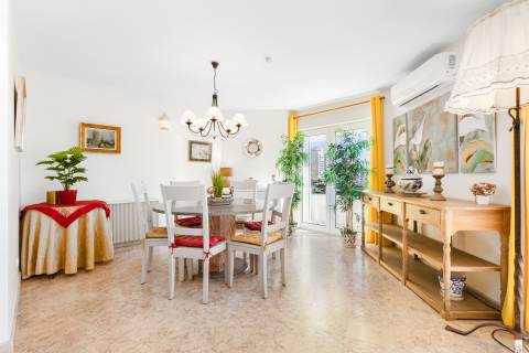 Apartamento Duplex com Terraço Panorâmico e Acesso Privado à Praia- Porches