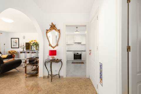 Apartamento Duplex com Terraço Panorâmico e Acesso Privado à Praia- Porches