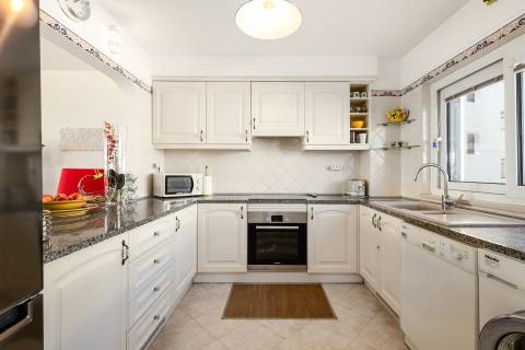 Apartamento Duplex com Terraço Panorâmico e Acesso Privado à Praia- Porches