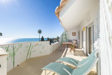 Apartamento Duplex com Terraço Panorâmico e Acesso Privado à Praia- Porches