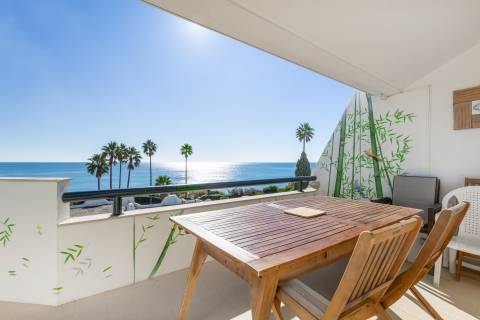 Apartamento Duplex com Terraço Panorâmico e Acesso Privado à Praia- Porches