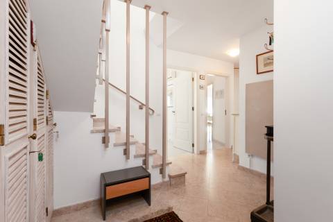 Apartamento Duplex com Terraço Panorâmico e Acesso Privado à Praia- Porches