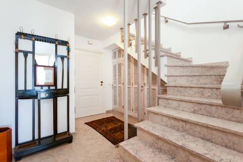 Apartamento Duplex com Terraço Panorâmico e Acesso Privado à Praia- Porches