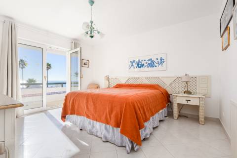 Apartamento Duplex com Terraço Panorâmico e Acesso Privado à Praia- Porches