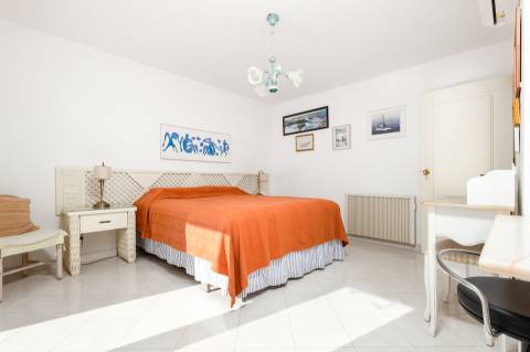 Apartamento Duplex com Terraço Panorâmico e Acesso Privado à Praia- Porches