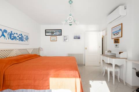 Apartamento Duplex com Terraço Panorâmico e Acesso Privado à Praia- Porches