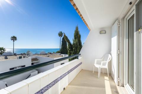Apartamento Duplex com Terraço Panorâmico e Acesso Privado à Praia- Porches