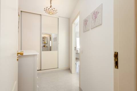 Apartamento Duplex com Terraço Panorâmico e Acesso Privado à Praia- Porches