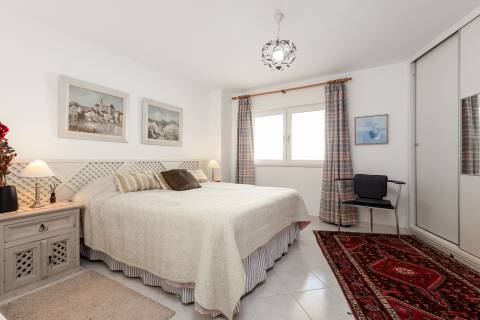 Apartamento Duplex com Terraço Panorâmico e Acesso Privado à Praia- Porches