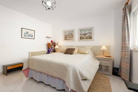 Apartamento Duplex com Terraço Panorâmico e Acesso Privado à Praia- Porches