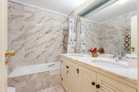 Apartamento Duplex com Terraço Panorâmico e Acesso Privado à Praia- Porches