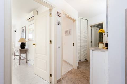 Apartamento Duplex com Terraço Panorâmico e Acesso Privado à Praia- Porches