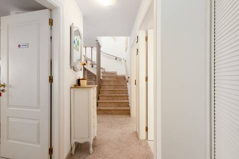 Apartamento Duplex com Terraço Panorâmico e Acesso Privado à Praia- Porches