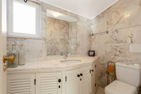 Apartamento Duplex com Terraço Panorâmico e Acesso Privado à Praia- Porches