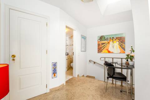 Apartamento Duplex com Terraço Panorâmico e Acesso Privado à Praia- Porches