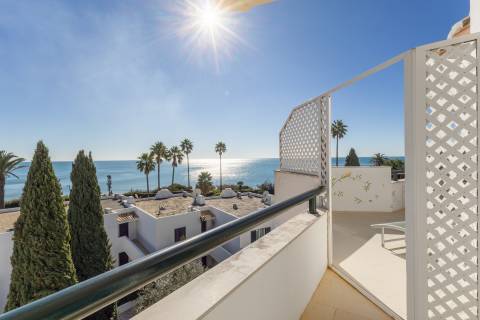 Apartamento Duplex com Terraço Panorâmico e Acesso Privado à Praia- Porches