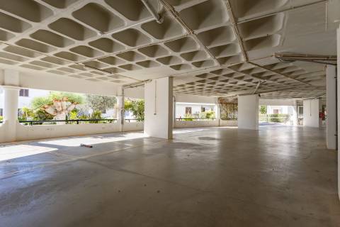 Apartamento Duplex com Terraço Panorâmico e Acesso Privado à Praia- Porches