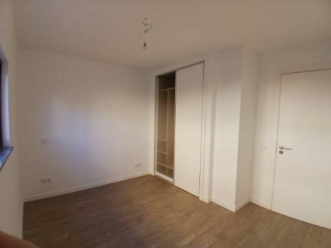 Apartamento T2 - Arrendamento anual Olhão