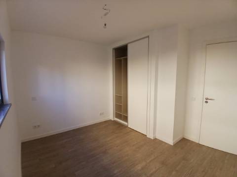 Apartamento T2 - Arrendamento anual Olhão