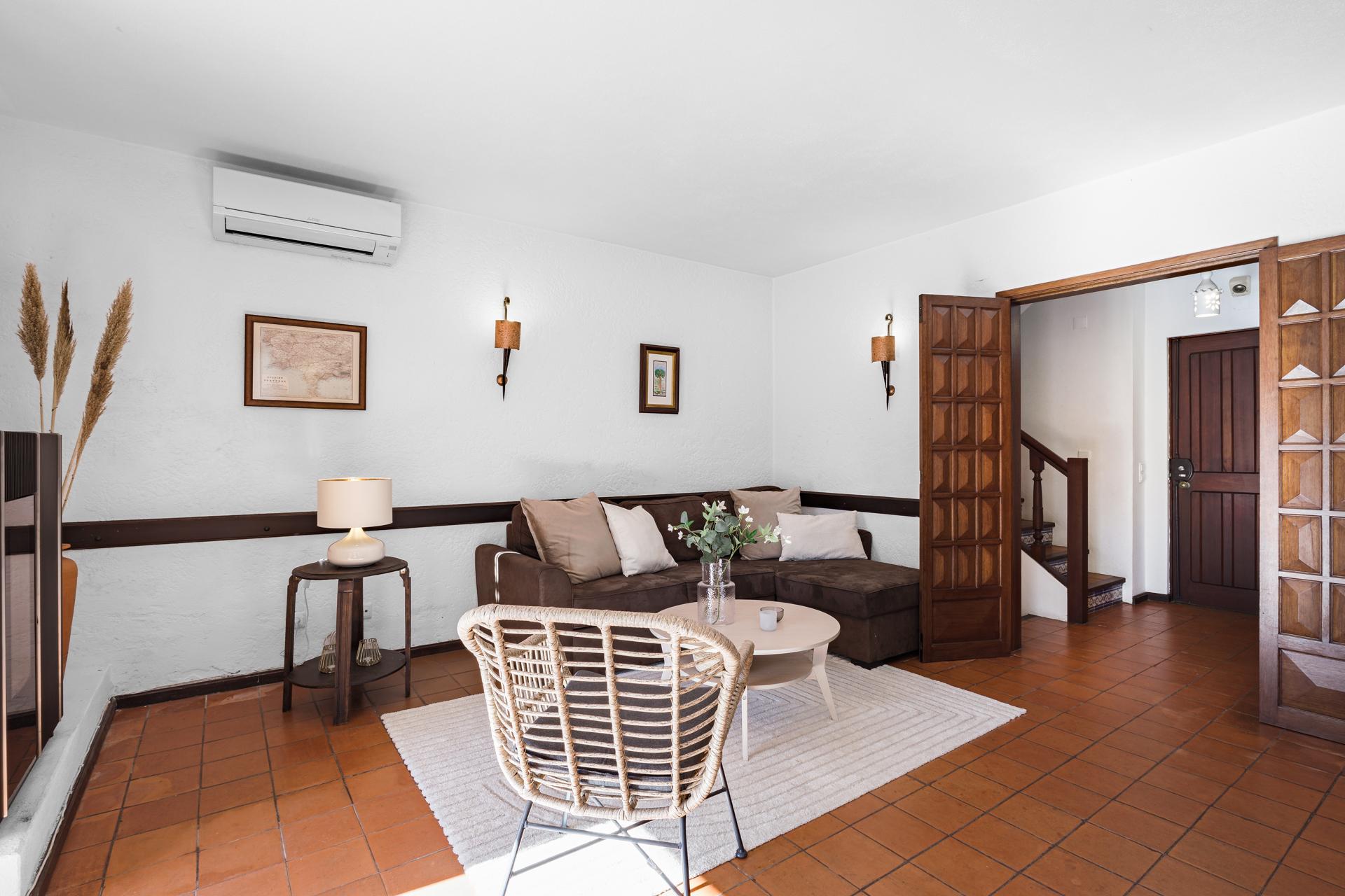 Moradia V2 com jardim, perto da praia, em Quarteira