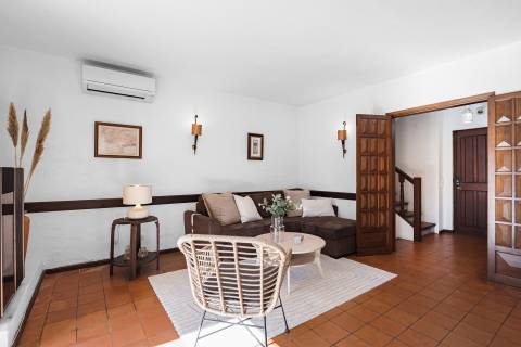 Moradia V2 com jardim, perto da praia, em Quarteira