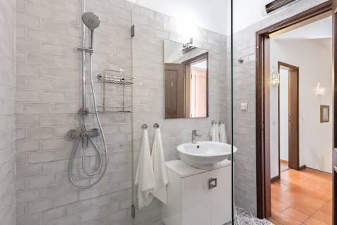 Moradia V2 com jardim, perto da praia, em Quarteira