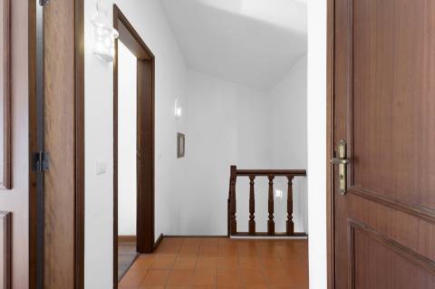 Moradia V2 com jardim, perto da praia, em Quarteira