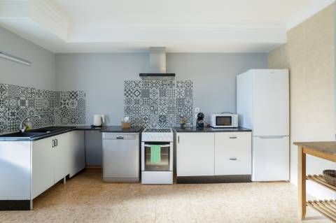 Moradia T4 com Piscina e 236 m² - Excelente Potencial Perto da Fuseta