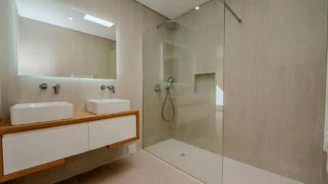 Moradia contemporânea térrea com 3 quartos, em zona tranquila, em Vilamoura