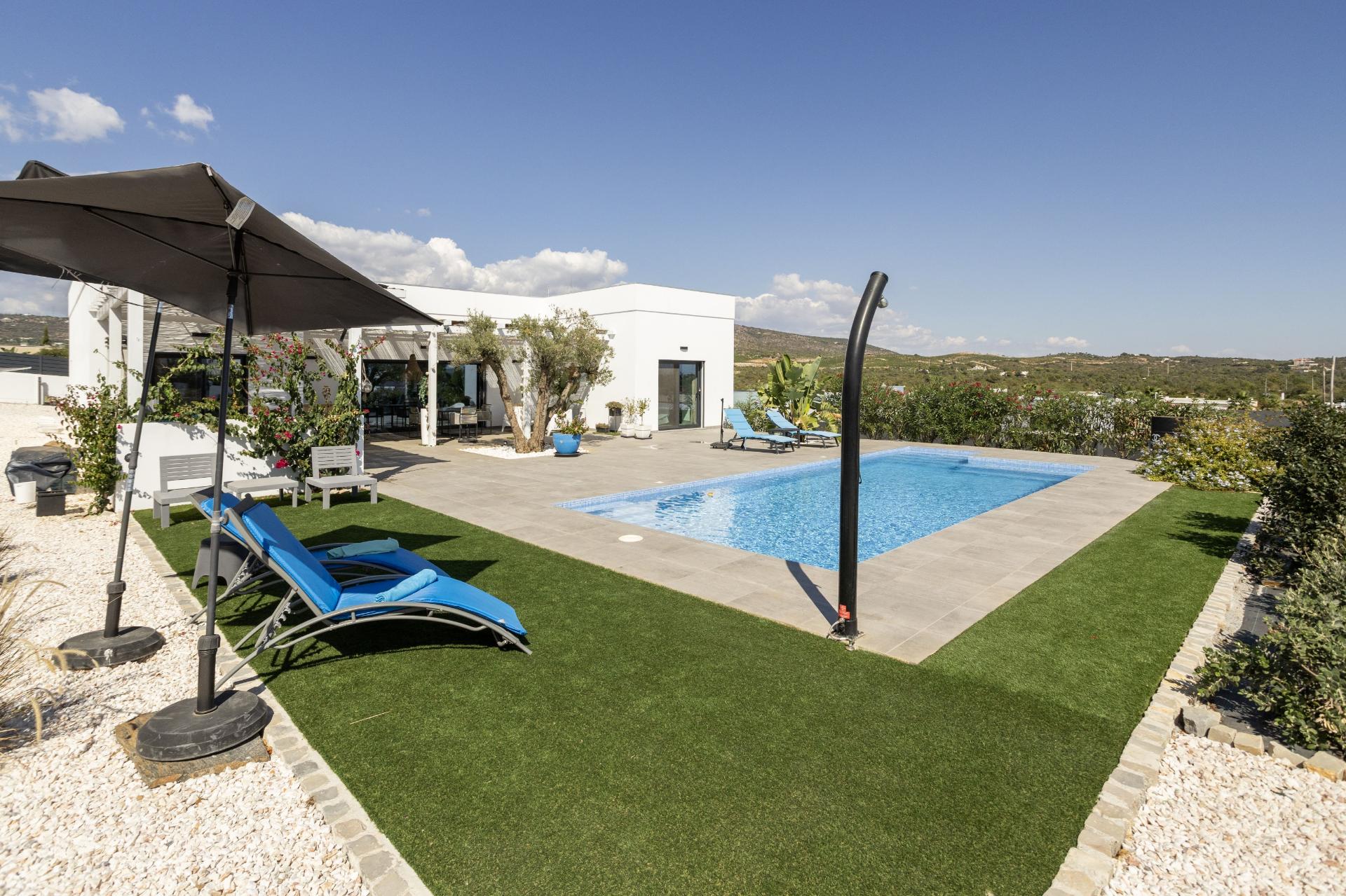 Moderna Moradia Térrea T3 com Anexo e Piscina perto Moncarapacho