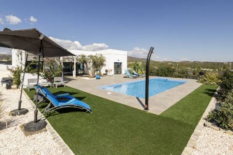 Moderna Moradia Térrea T3 com Anexo e Piscina perto Moncarapacho