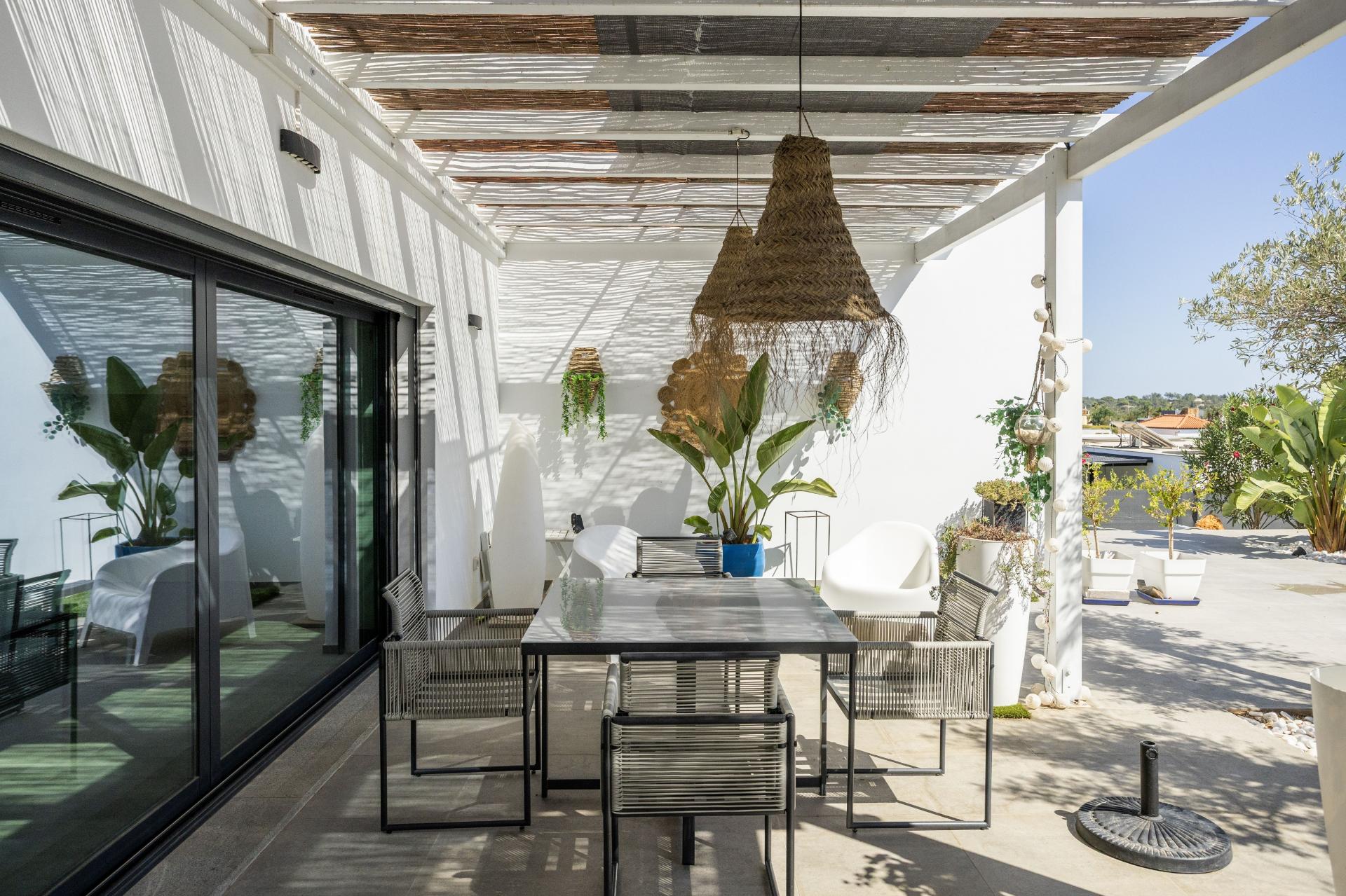 Moderna Moradia Térrea T3 com Anexo e Piscina perto Moncarapacho