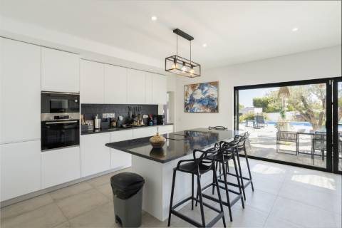 Moderna Moradia Térrea T3 com Anexo e Piscina perto Moncarapacho