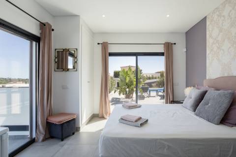 Moderna Moradia Térrea T3 com Anexo e Piscina perto Moncarapacho