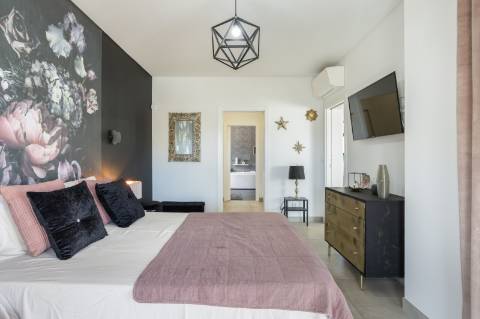 Moderna Moradia Térrea T3 com Anexo e Piscina perto Moncarapacho