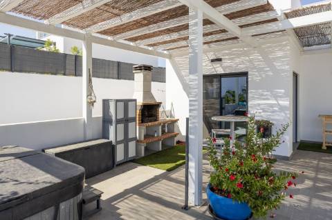 Moderna Moradia Térrea T3 com Anexo e Piscina perto Moncarapacho