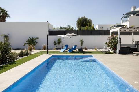 Moderna Moradia Térrea T3 com Anexo e Piscina perto Moncarapacho