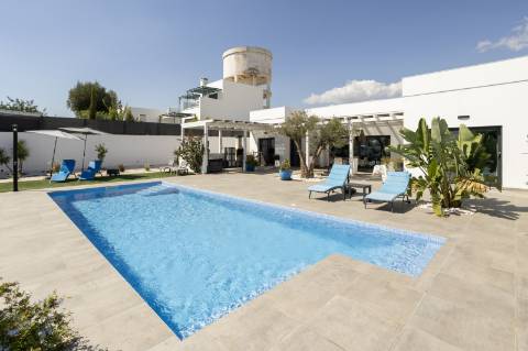 Moderna Moradia Térrea T3 com Anexo e Piscina perto Moncarapacho