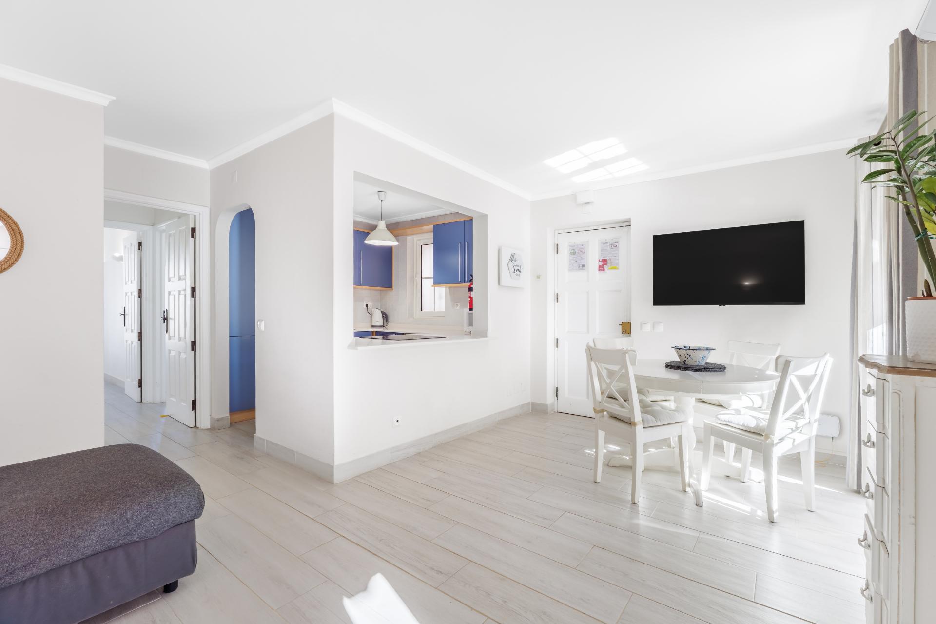 Apartamento T2 com amplo terraço na cobertura e vistas para o mar e golfe