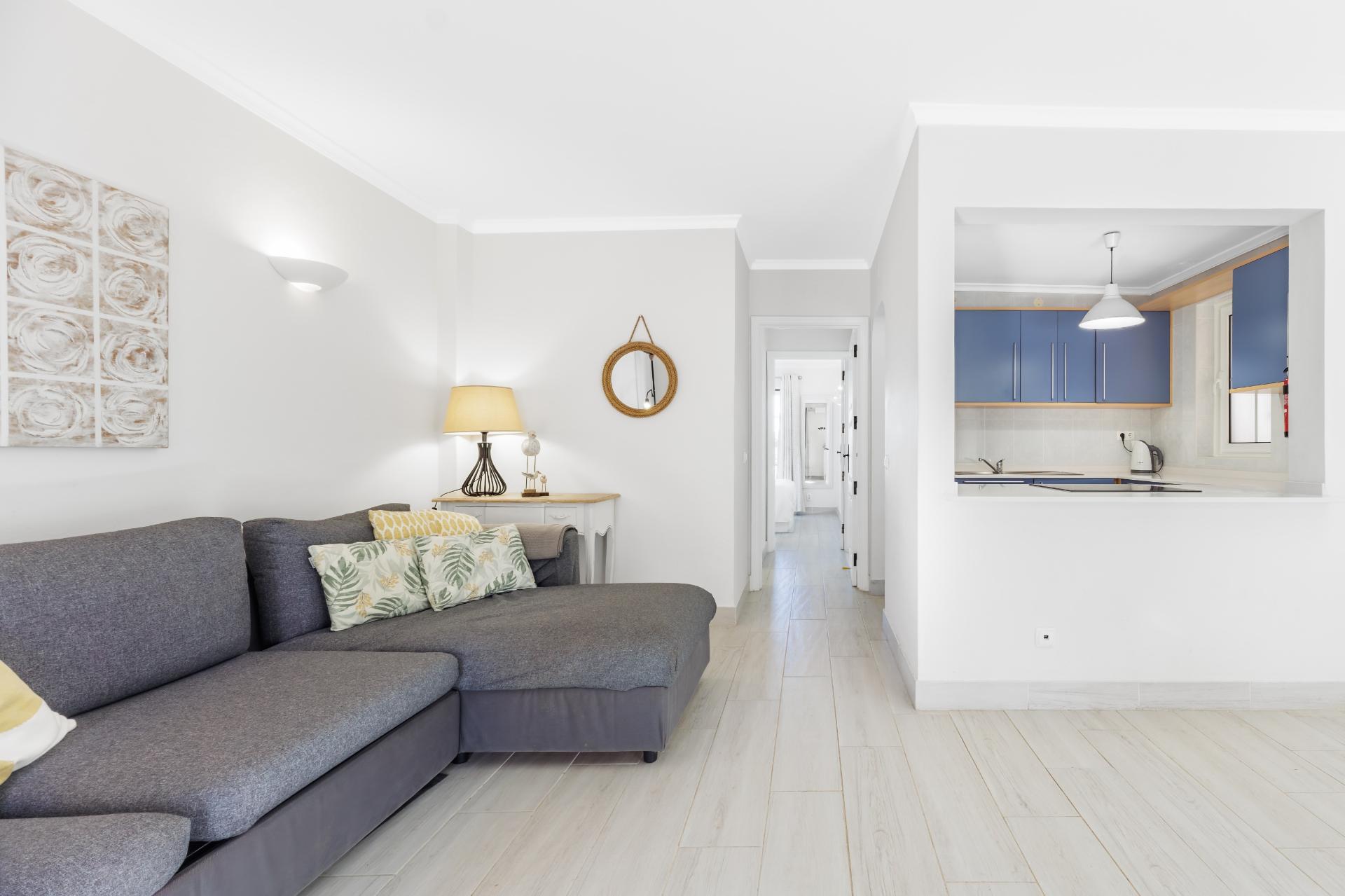 Apartamento T2 com amplo terraço na cobertura e vistas para o mar e golfe