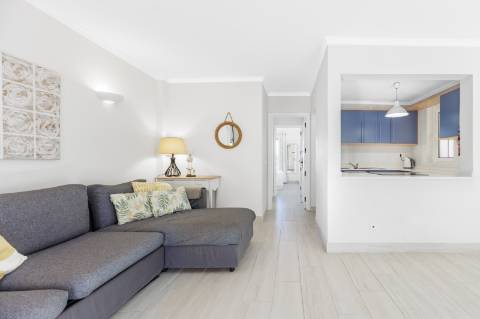 Apartamento T2 com amplo terraço na cobertura e vistas para o mar e golfe