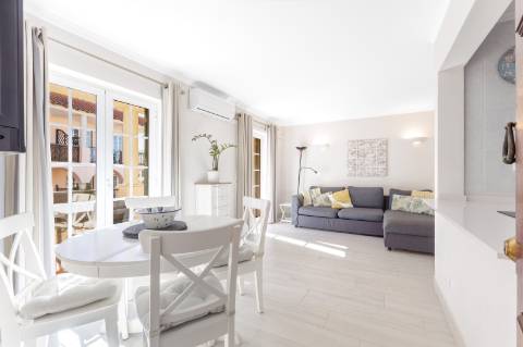 Apartamento T2 com amplo terraço na cobertura e vistas para o mar e golfe