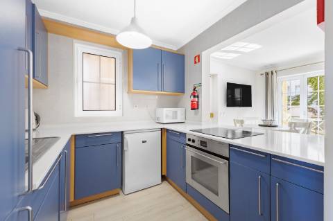 Apartamento T2 com amplo terraço na cobertura e vistas para o mar e golfe