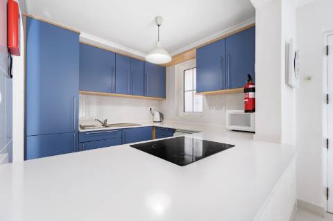 Apartamento T2 com amplo terraço na cobertura e vistas para o mar e golfe