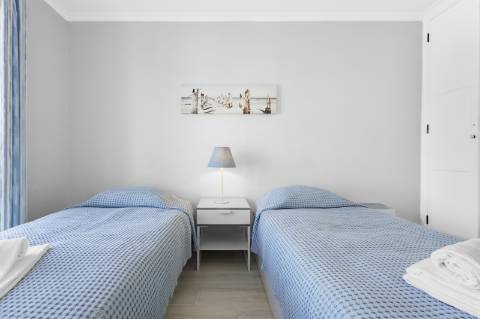 Apartamento T2 com amplo terraço na cobertura e vistas para o mar e golfe