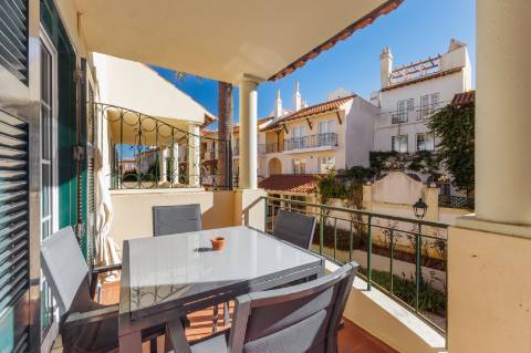 Apartamento T2 com amplo terraço na cobertura e vistas para o mar e golfe