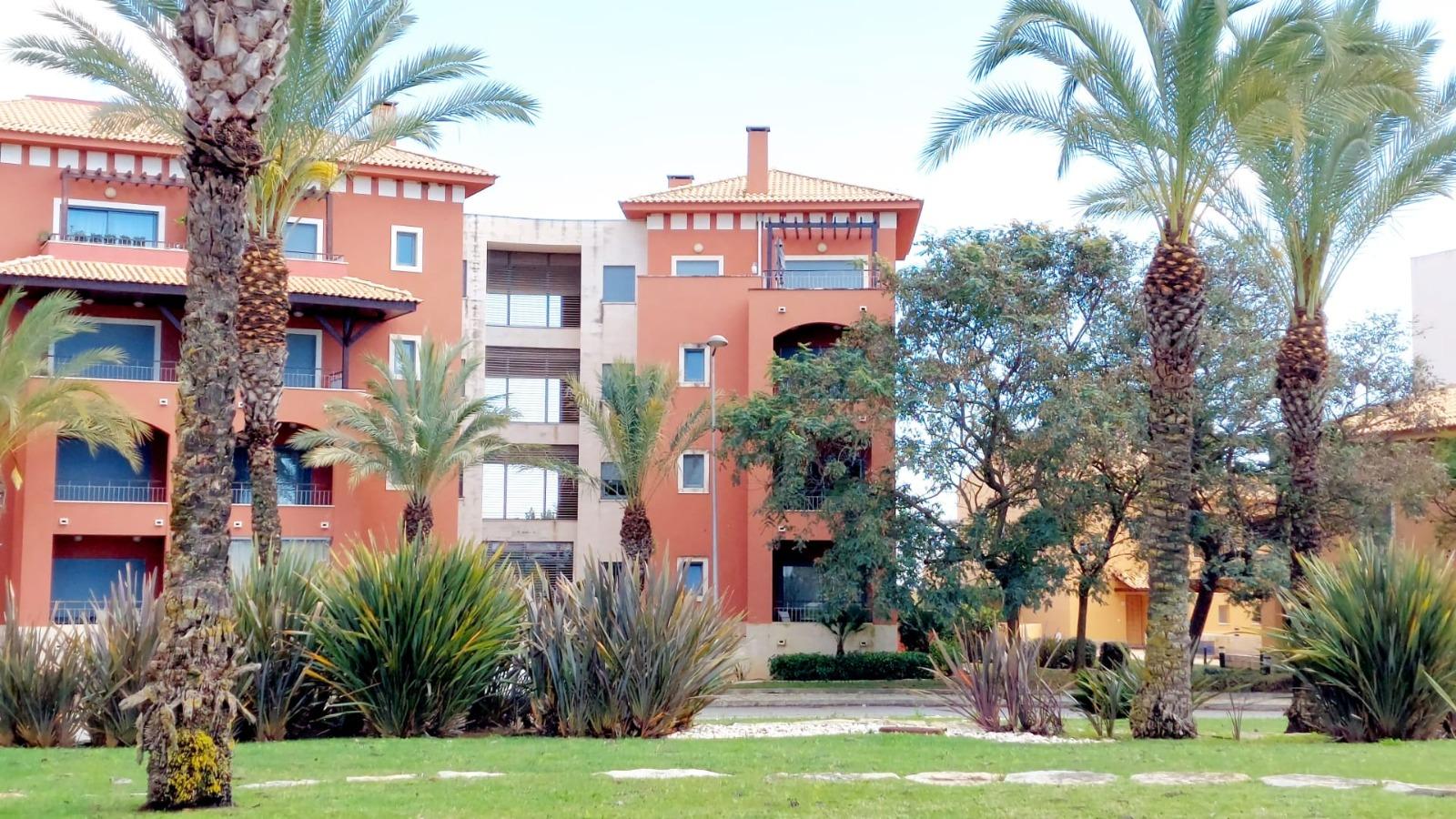 Elegante apartamento T2 com terraços em condomínio com piscina em Vilamoura